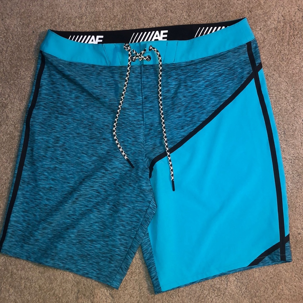 Men’s medium American Eagle Board shorts